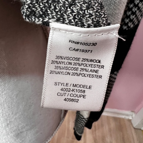 Joie cardigan Knit Button down black and white small - Picture 8 of 10